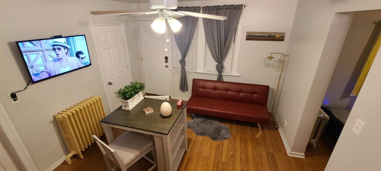 Cozy 1 Bedroom, 1 Min From Irving Park Blue Line, Free Parking Чикаго Екстериор снимка