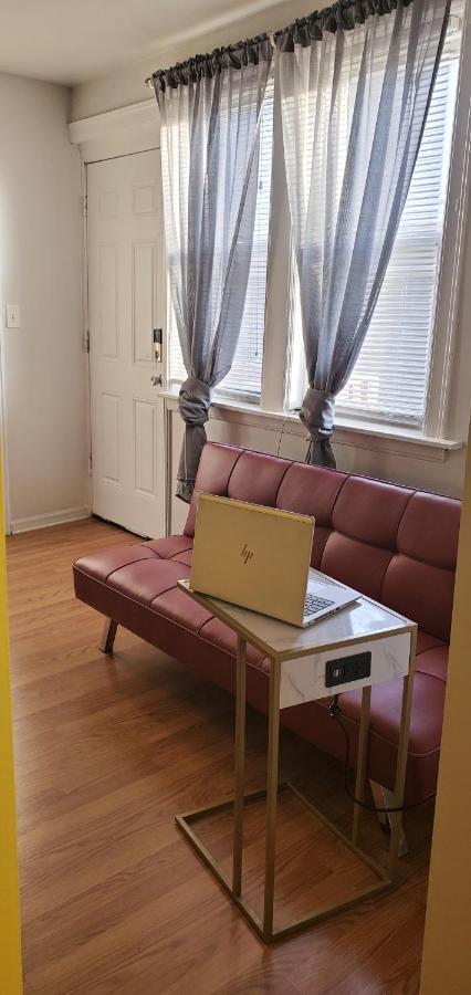 Cozy 1 Bedroom, 1 Min From Irving Park Blue Line, Free Parking Чикаго Екстериор снимка