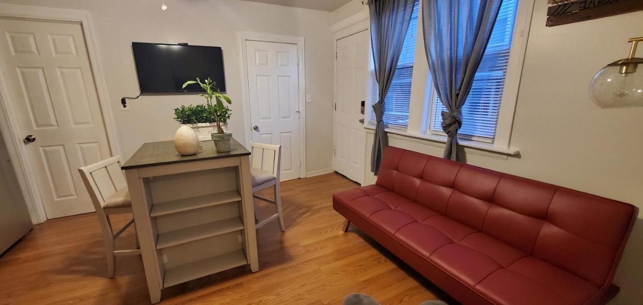 Cozy 1 Bedroom, 1 Min From Irving Park Blue Line, Free Parking Чикаго Екстериор снимка