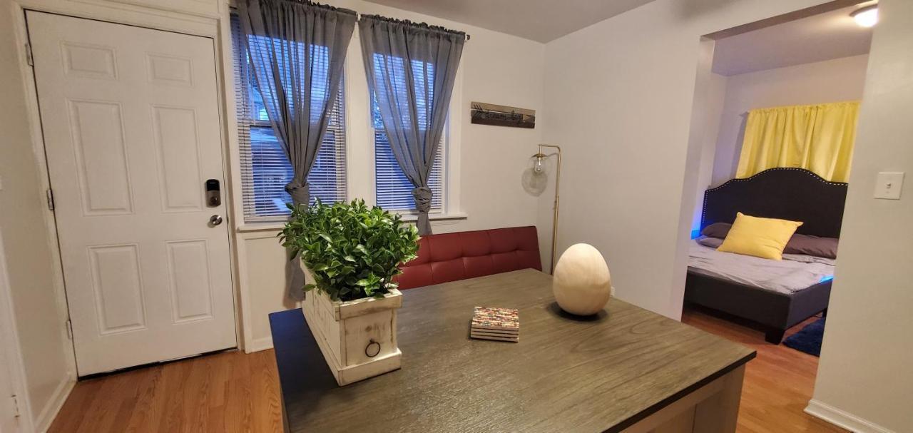Cozy 1 Bedroom, 1 Min From Irving Park Blue Line, Free Parking Чикаго Екстериор снимка