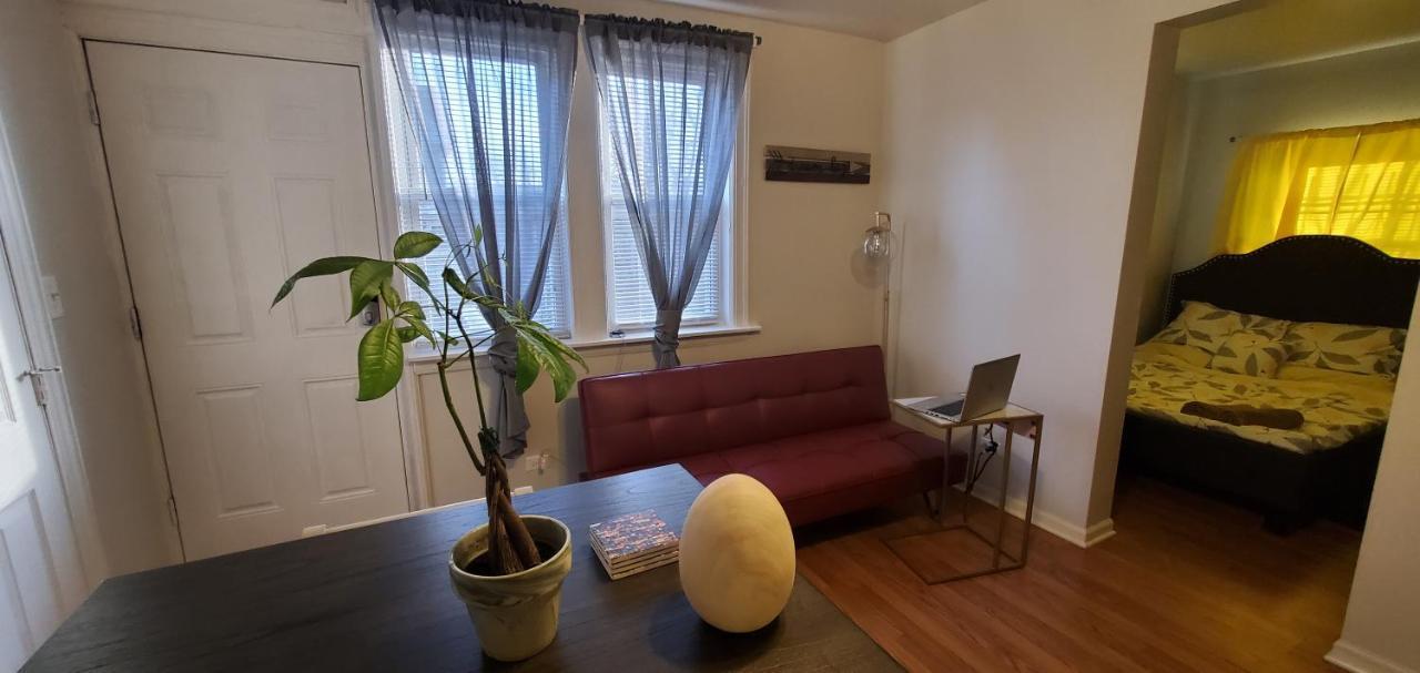 Cozy 1 Bedroom, 1 Min From Irving Park Blue Line, Free Parking Чикаго Екстериор снимка