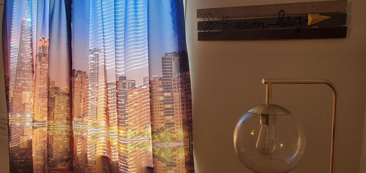 Cozy 1 Bedroom, 1 Min From Irving Park Blue Line, Free Parking Чикаго Екстериор снимка