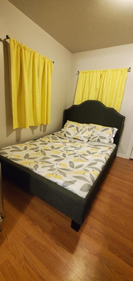 Cozy 1 Bedroom, 1 Min From Irving Park Blue Line, Free Parking Чикаго Екстериор снимка