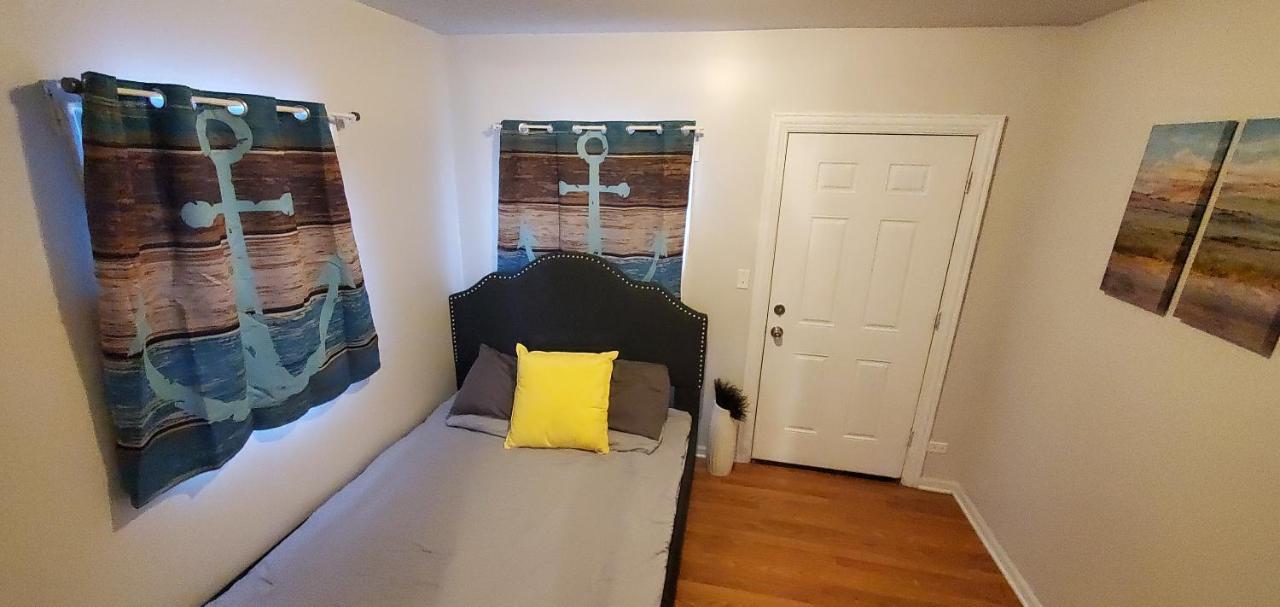 Cozy 1 Bedroom, 1 Min From Irving Park Blue Line, Free Parking Чикаго Екстериор снимка